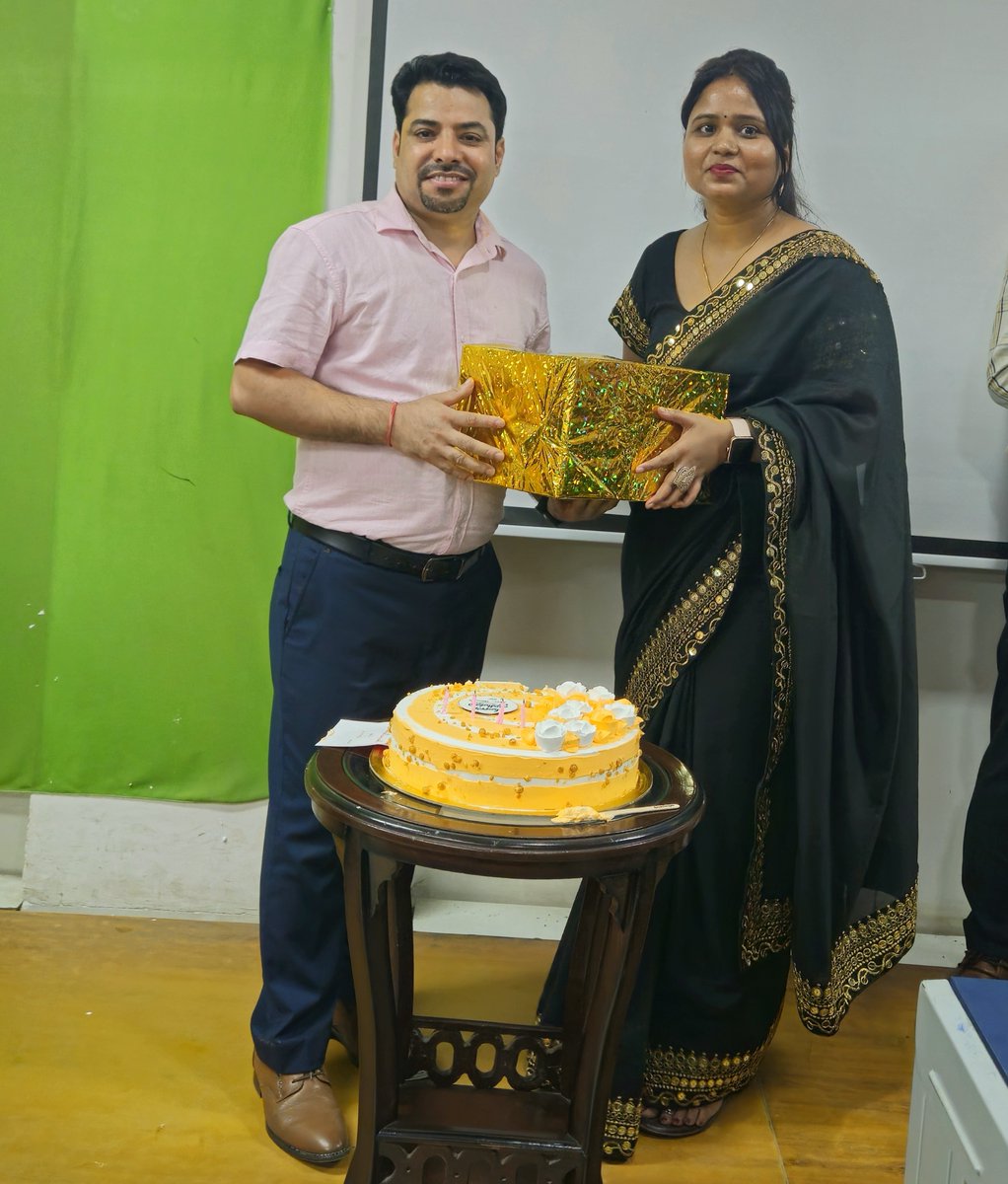 Bccgurgaon's tweet image. Celebrating the Birthday of our beloved MD, Umesh Sir — A Day of Joy and Togetherness at BCC!

#CSEETcoachingingurgaon #cseetclasses #cseetacademy #cseetinstitute #bestcseetclasses #topinstituteforcseetpreparation #cseetpreparation