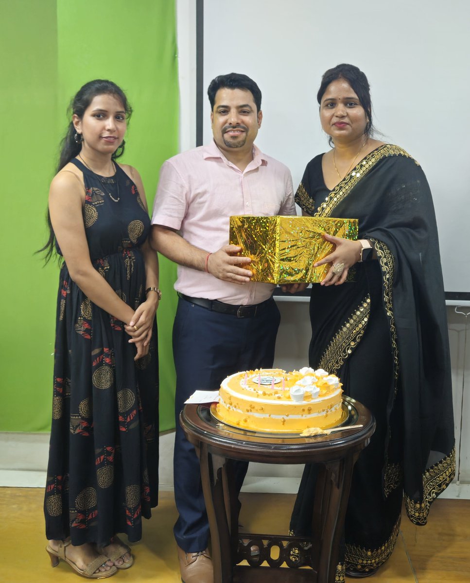 Bccgurgaon's tweet image. Celebrating the Birthday of our beloved MD, Umesh Sir — A Day of Joy and Togetherness at BCC!

#CSEETcoachingingurgaon #cseetclasses #cseetacademy #cseetinstitute #bestcseetclasses #topinstituteforcseetpreparation #cseetpreparation