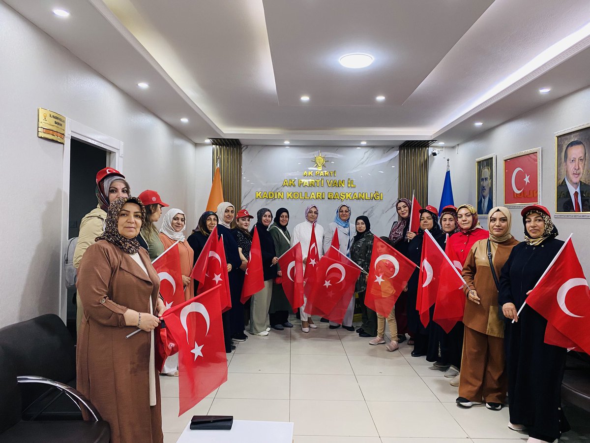 AK Kadın Van (@akkadinvann) on Twitter photo İl Kadın Kolları Başkanımız <a href="/zerrin_alpaslan/">Zerrin Alpaslan</a>, yönetim kurulu üyelerimiz ile; 15 Temmuz Demokrasi ve Milli Birlik Günü Münasebetiyle Van Beşyol Meydanında düzenlenen programlara katılım sağladık.
<a href="/tugbaisikercan/">Tuğba IŞIK ERCAN</a> <a href="/tulaykaynarca/">Tülay Kaynarca</a> <a href="/GercekTekin/">Gerçek Tekin</a> <a href="/zerrin_arslan/">Zerrin Arslan</a> <a href="/saniye73/">saniye enfiyeci</a> <a href="/ArvasAbdulahat/">Abdulahat Arvas</a> İl Kadın Kolları Başkanımız <a href="/zerrin_alpaslan/">Zerrin Alpaslan</a>, yönetim kurulu üyelerimiz ile; 15 Temmuz Demokrasi ve Milli Birlik Günü Münasebetiyle Van Beşyol Meydanında düzenlenen programlara katılım sağladık.
<a href="/tugbaisikercan/">Tuğba IŞIK ERCAN</a> <a href="/tulaykaynarca/">Tülay Kaynarca</a> <a href="/GercekTekin/">Gerçek Tekin</a> <a href="/zerrin_arslan/">Zerrin Arslan</a> <a href="/saniye73/">saniye enfiyeci</a> <a href="/ArvasAbdulahat/">Abdulahat Arvas</a>