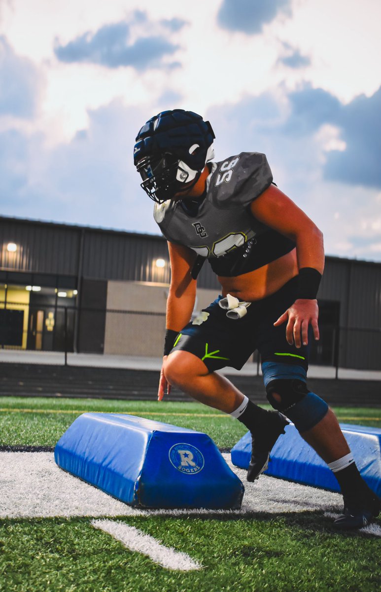 SarahSurber56's tweet image. Soaking up Summer Senior Football Nights &amp;amp; Memories💙💛🦅🏈🤩
📸: @SarahSurber56