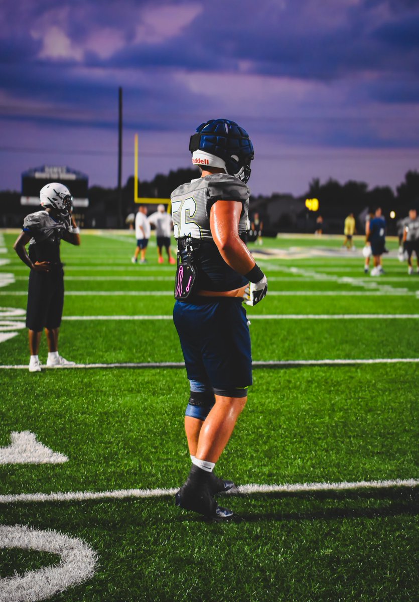 SarahSurber56's tweet image. Soaking up Summer Senior Football Nights &amp;amp; Memories💙💛🦅🏈🤩
📸: @SarahSurber56