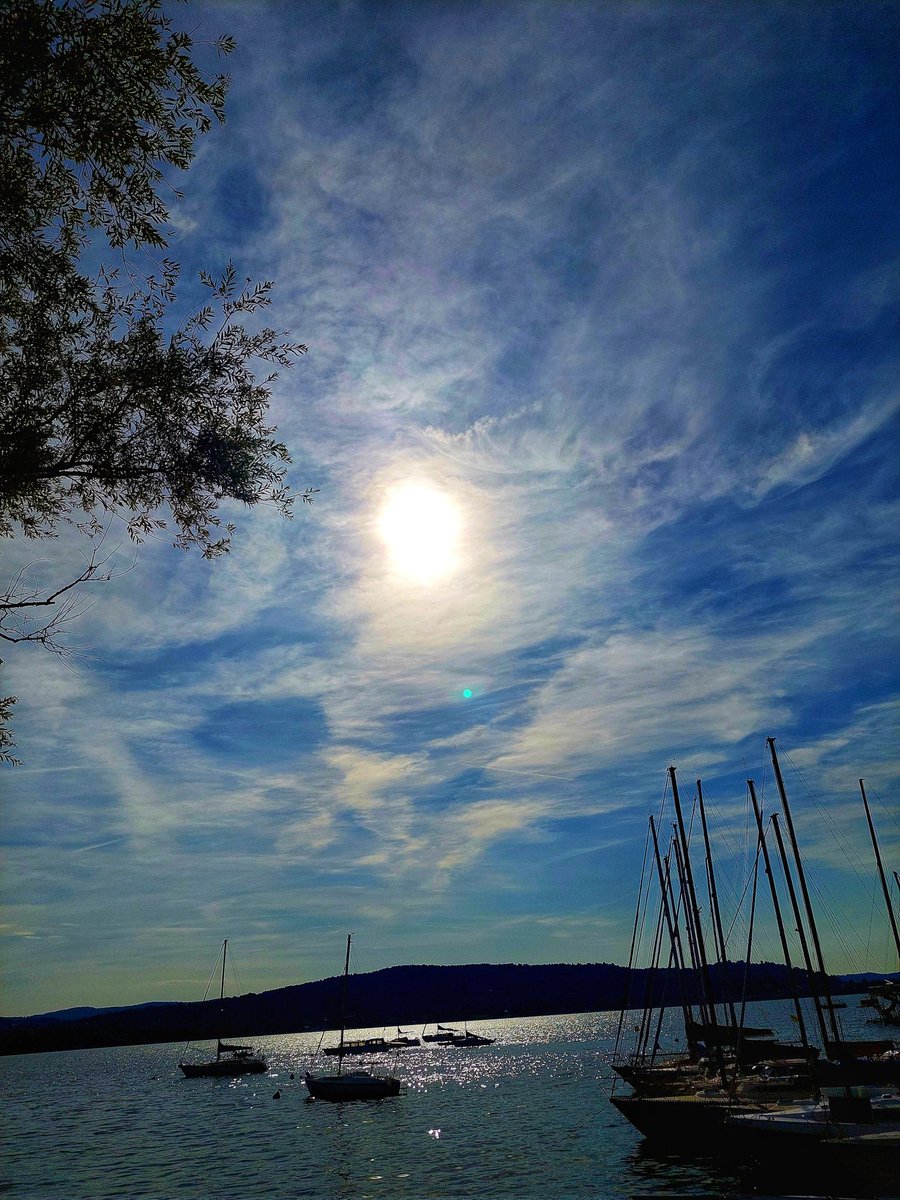 Good morning Wednesday everyone...🌞🍀💕

“Mi appartieni oscuro amore.
Non c'è stimolo più forte
di questa sazietà.”

(L. Sinisgalli)