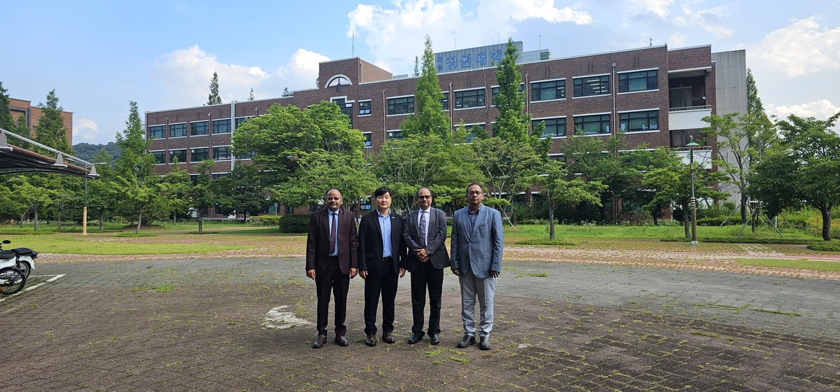 iitroorkee's tweet image. IIT Roorkee, led by Director Prof. K.K. Pant & Dean IR Prof. V.C. Srivastava, signs MoU with Changwon National University to boost joint research, academic exchange & innovation in sustainability, energy & materials. #IITRoorkee #Globalcolab #MoUSigning #IndoKoreanRelations
