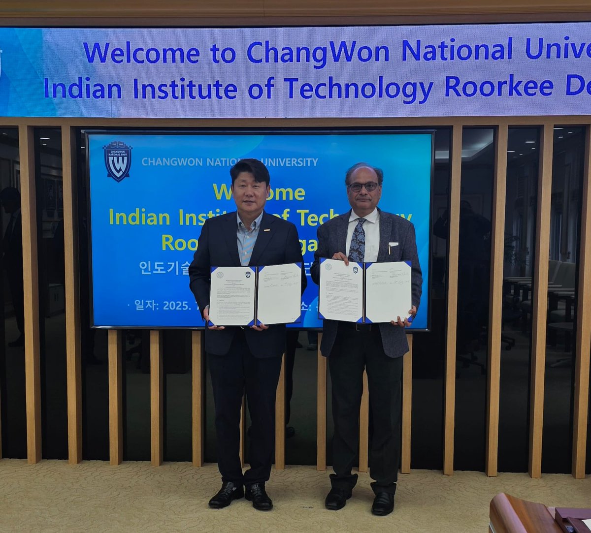 iitroorkee's tweet image. IIT Roorkee, led by Director Prof. K.K. Pant & Dean IR Prof. V.C. Srivastava, signs MoU with Changwon National University to boost joint research, academic exchange & innovation in sustainability, energy & materials. #IITRoorkee #Globalcolab #MoUSigning #IndoKoreanRelations