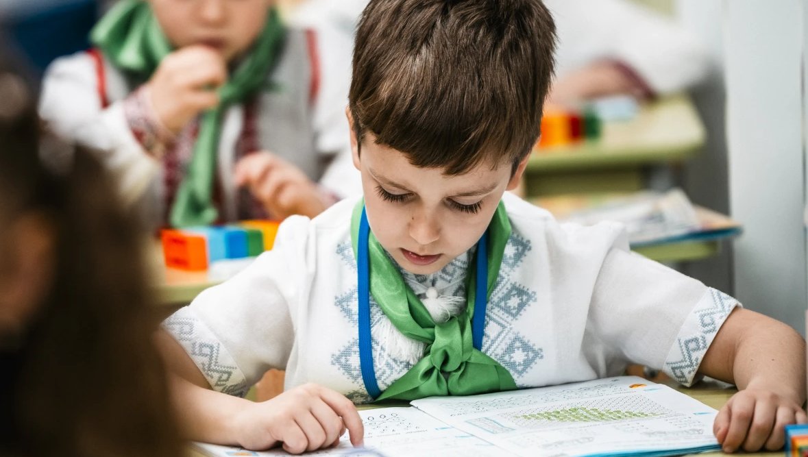 echo_Europe's tweet image. Even in war, education must continue. 📚
After the EU 🇪🇺, @people_in_need, @Ulkomaanapu, @SCIUkraine & @warchild joined forces:
🎒120,000 students, teachers, and parents reached
🏫193 schools restored
🫂psychosocial support and teacher capacity building provided
#EUSolidarity