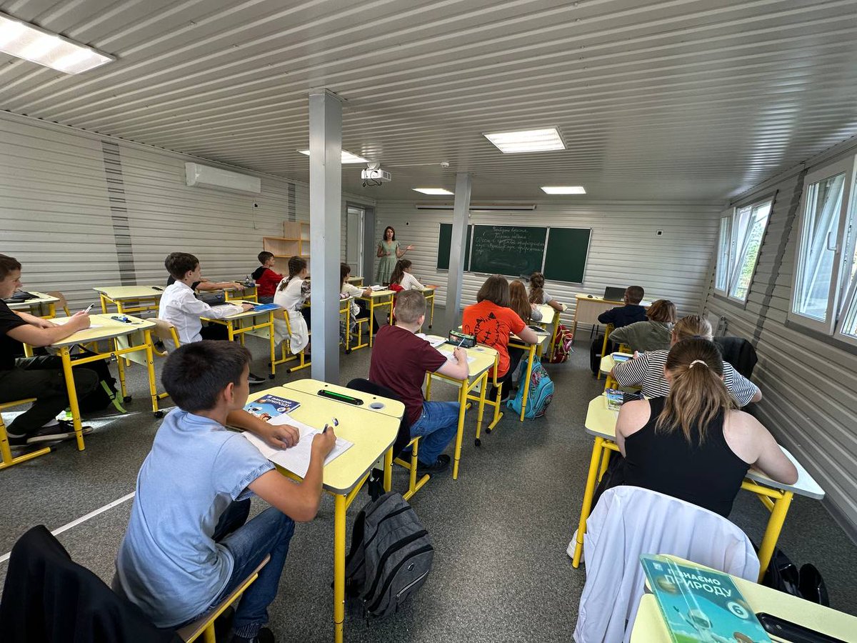 echo_Europe's tweet image. Even in war, education must continue. 📚
After the EU 🇪🇺, @people_in_need, @Ulkomaanapu, @SCIUkraine & @warchild joined forces:
🎒120,000 students, teachers, and parents reached
🏫193 schools restored
🫂psychosocial support and teacher capacity building provided
#EUSolidarity