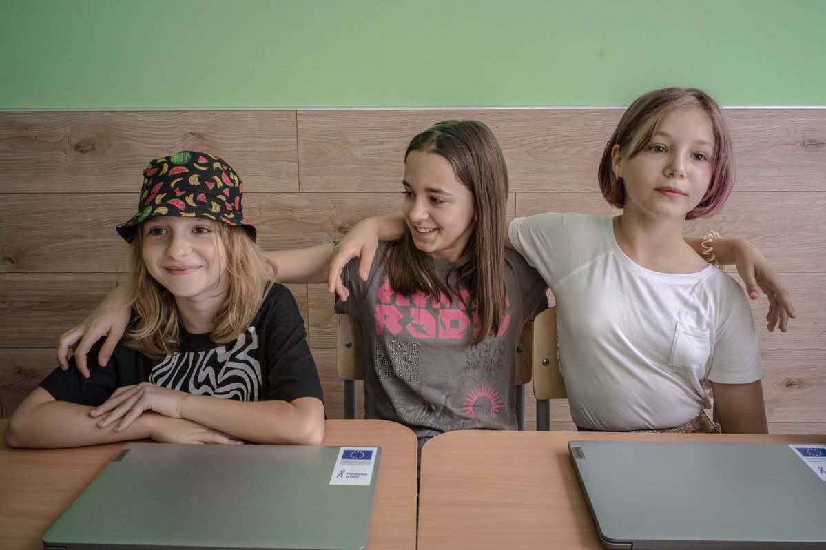 echo_Europe's tweet image. Even in war, education must continue. 📚
After the EU 🇪🇺, @people_in_need, @Ulkomaanapu, @SCIUkraine & @warchild joined forces:
🎒120,000 students, teachers, and parents reached
🏫193 schools restored
🫂psychosocial support and teacher capacity building provided
#EUSolidarity