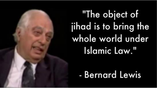 لا يُصنع الشر الحقيقي في الضجيج، بل في الغرف الهادئة، على أيدي رجال يرتدون ربطات عنق أنيقة ويتحدثون بصوت خفيض..
هذا هو الدرس الأول الذي نتعلمه من سيرة برنارد لويس..
لم يكن لويس مجرد مستشرق كاره، فتلك صورة نمطية ساذجة..
الكراهية الفجة يمكن كشفها والتعامل معها..
الخطر الأعظم يأتي