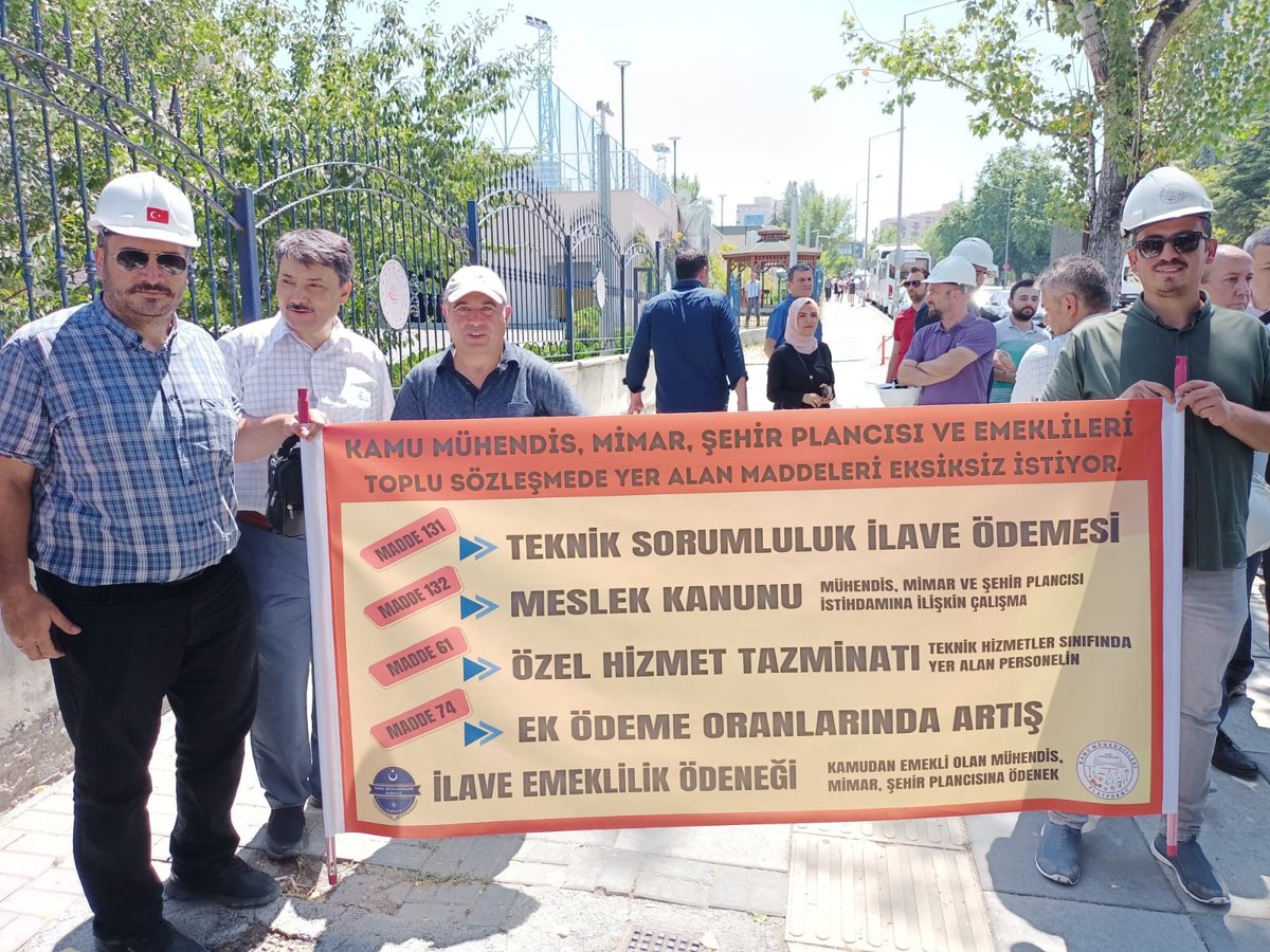 Kamu Mühendisleri, Mimarları ve Şehir Plancılarının Toplu Sözleşme Talepleri:

1-Mühendis, mimar, şehir ve bölge plancılarının görev tanımını, sorumluluklarını ve mesleki statülerini yasal güvence altına alacak bir Mühendislik Meslek Kanunu çıkarılmalıdır. Bu kanun, liyakate