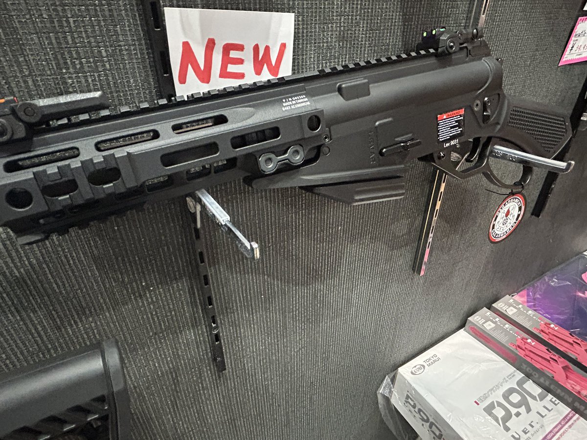 平日は本日が最終営業となります！
カスタムパーツ、トレーサー、エアガンなど…とてもお得に販売を行っております！

また第二弾の2,000円くじもまだ景品残ってます！！
残りわずかな営業となるZERO'sです。
皆様のご来店お待ちしております。