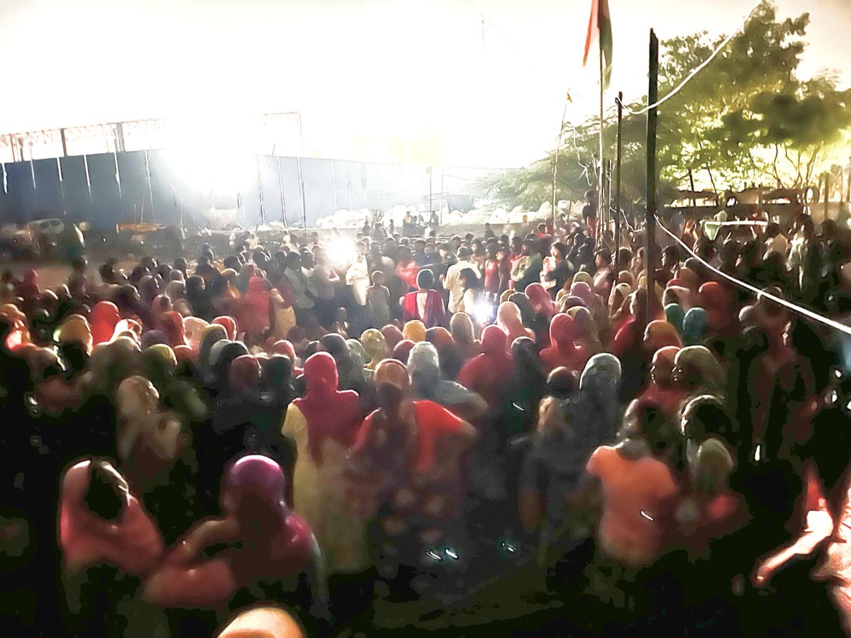 UnionSGU's tweet image. Jai Hind Camp, Vasant Kunj will fight on 馃毄 Stop demonising working people as "illegal Bangladeshis"!
After 9 days without electricity, public meeting resolves to intensify struggle for dignified life in the city. Mass petition filed in court, now struggle must fill the streets.