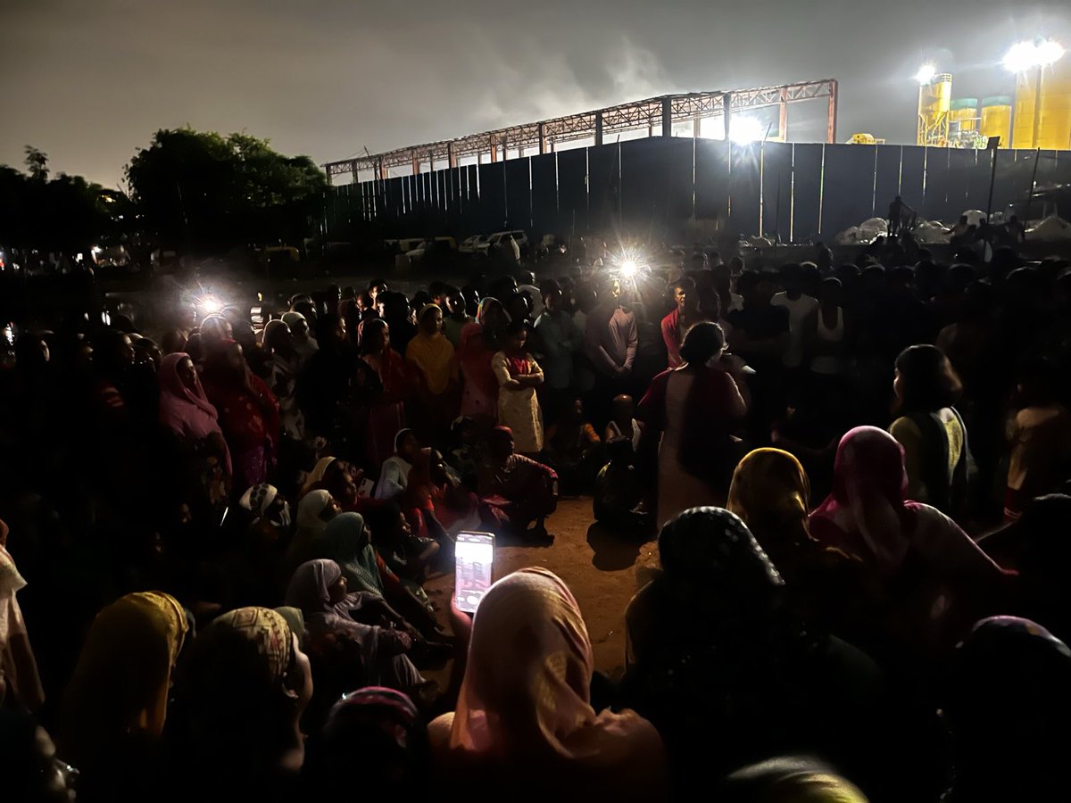 UnionSGU's tweet image. Jai Hind Camp, Vasant Kunj will fight on 馃毄 Stop demonising working people as "illegal Bangladeshis"!
After 9 days without electricity, public meeting resolves to intensify struggle for dignified life in the city. Mass petition filed in court, now struggle must fill the streets.