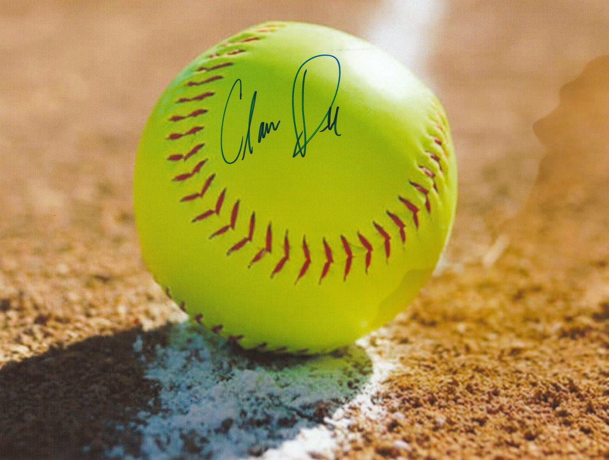 A huge shout out to Clara Dee for autographing my photos tonight!  Epic penmanship. <a href="/ClaraMarieDee_/">clara dee</a> #Respect