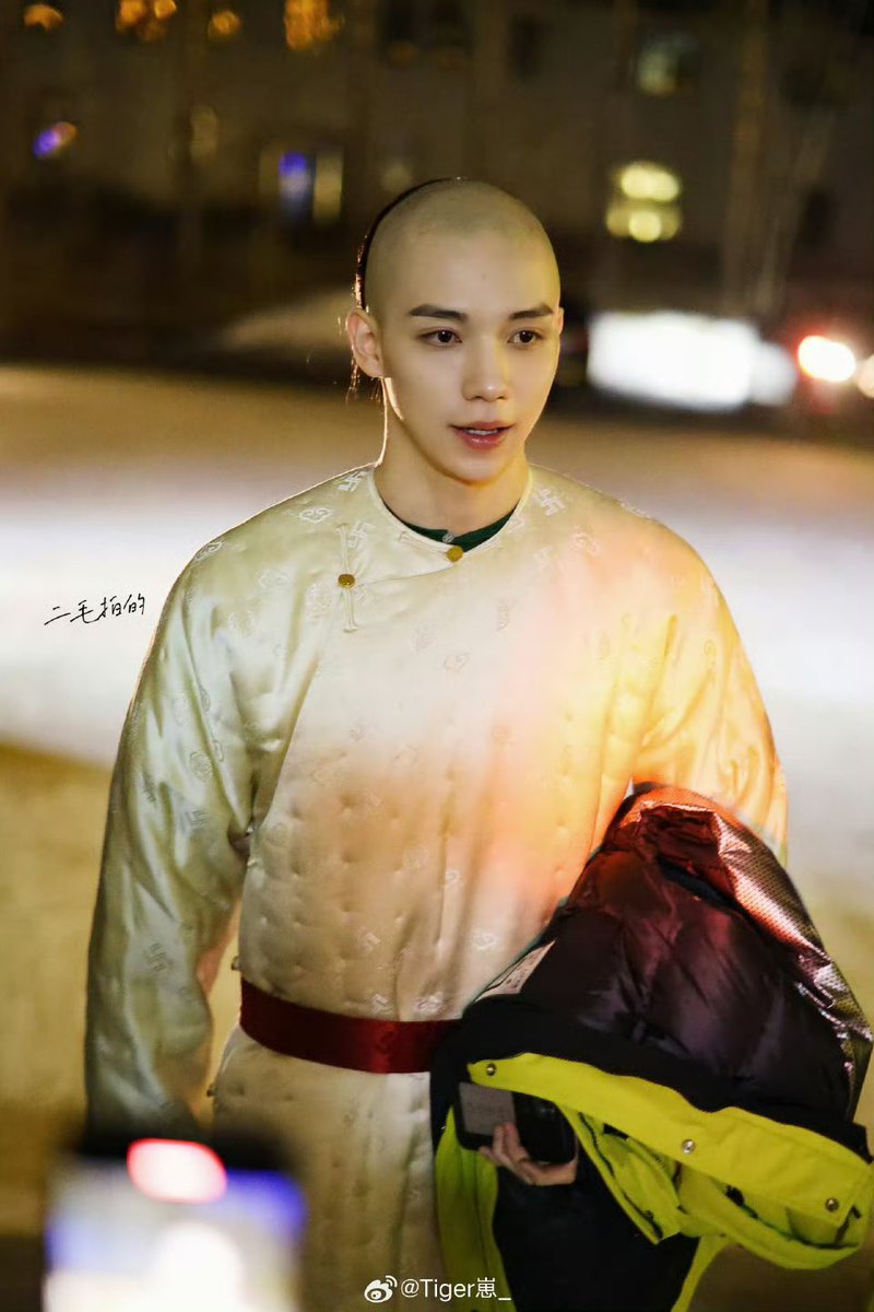 แม้จะบอกว่ารอได้ แต่ก็เจอนายน้อยหลี่ชินเร็ว ๆ นะ 🥺

©️ Tiger崽_

#หลัวอีโจว 
#LuoYizhou
#罗一舟