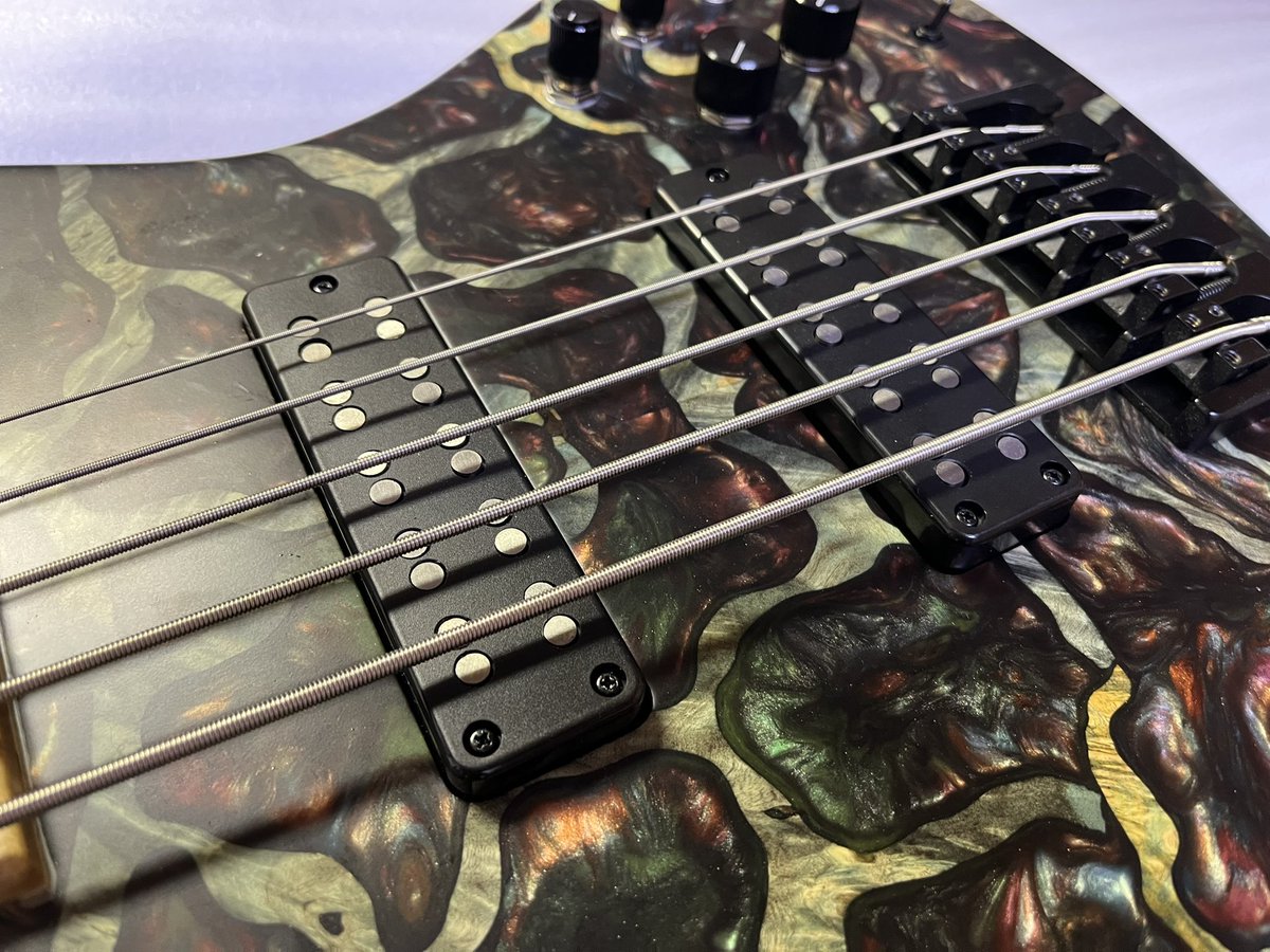 woodcustom_ueda's tweet photo. #woodcustomguitars #vibe #vibestandard #5strings #bass #bassist #madeinjapan #throb #evertonepu
evertone puへ交換完了! https://t.co/LXcDEsvpd9