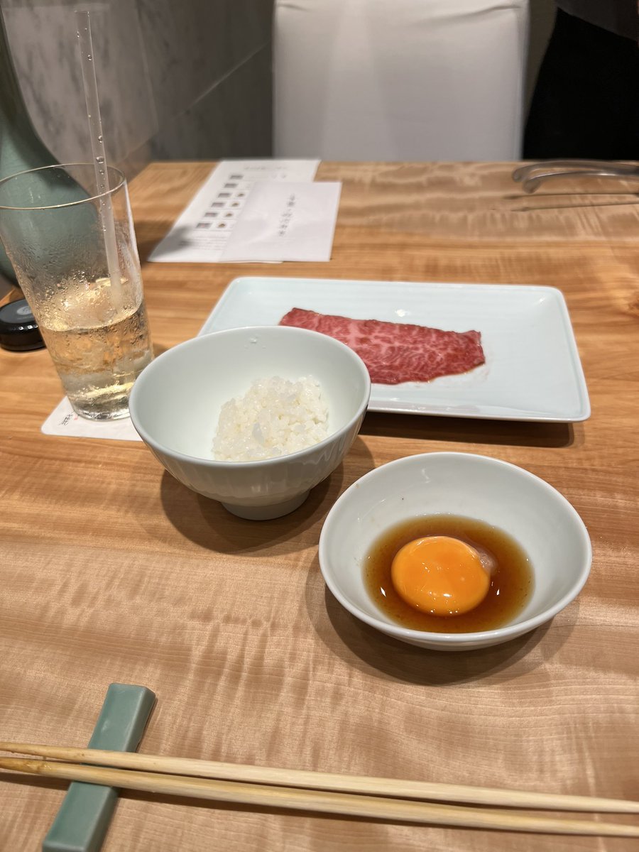 表参道UBクリニックで
全顔・首にジェネシス6000ショット➕プラチナプラピール➕メソナJ
やってきました💎
びっくりするくらい肌トーン上がって、肝斑かなって思ってたくすみもなくなってる⁇とにかくくすみなくなっててびっくりした😳やっぱりジェネシスパイセン凄い👏