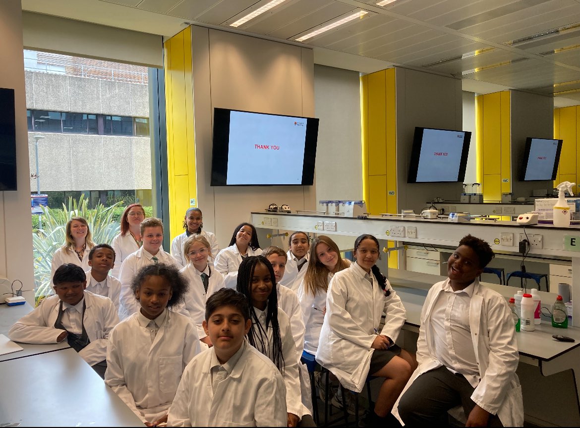 RiverAcReading's tweet image. Yesterday, River students had a brilliant time visiting the @UniofReading, sparking their interest in HE.
Students enjoyed a campus tour and lunch. They learnt more about Ancient History and even extracted DNA from strawberries! Thank you, Debi and
@UniRdg_Outreach #Ambition