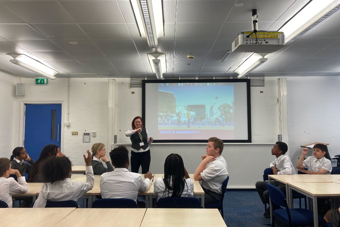 RiverAcReading's tweet image. Yesterday, River students had a brilliant time visiting the @UniofReading, sparking their interest in HE.
Students enjoyed a campus tour and lunch. They learnt more about Ancient History and even extracted DNA from strawberries! Thank you, Debi and
@UniRdg_Outreach #Ambition