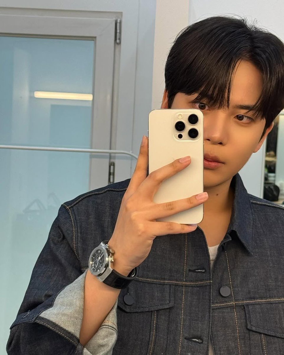 I genuinely can’t get over how healthy jonghos hair looks