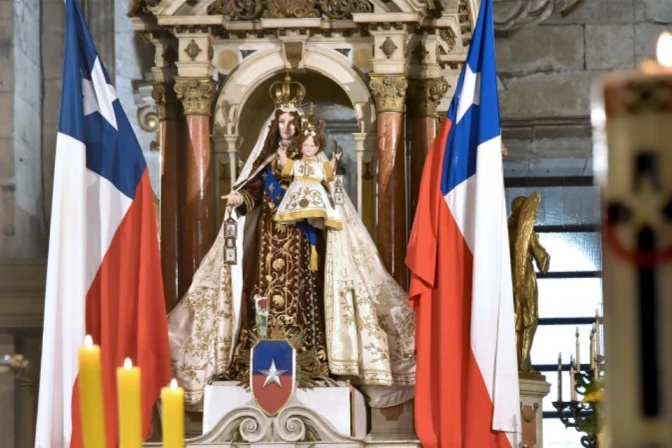 Hoy es la festividad de la Virgen del Carmen.
Patrona de Chile y su Ejército y de la Armada Española. 🇨🇱 🇪🇸

Pidamos a la Santa Madre de Dios que ruegue por nosotros. Por Chile y su pueblo, para que haga de este un pueblo para Dios.