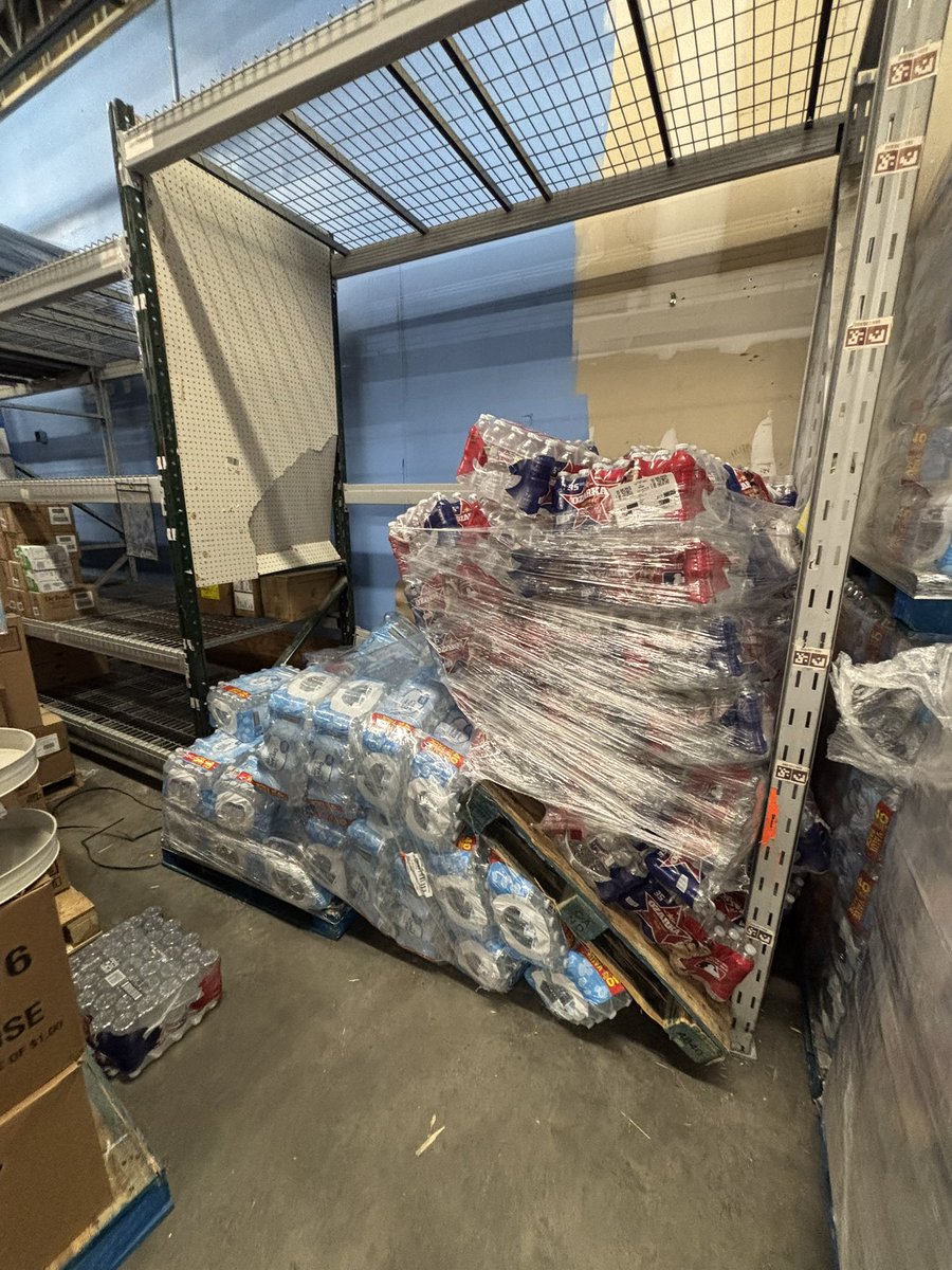diewititt's tweet photo. i HATE this fucking job bro https://t.co/fOK6CcCV9A