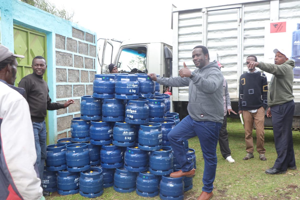 Nyandarua County Government (@nyandaruacg018) on Twitter photo To reduce over-reliance on charcoal and firewood use, His Excellency <a href="/DrBadilishaK/">H.E Dr. Kiarie Badilisha</a> facilitates the issuance of Liquified Petroleum Gas (LPG) cylinders to women groups in Shamata Ward, Ndaragwa Sub-County. To reduce over-reliance on charcoal and firewood use, His Excellency <a href="/DrBadilishaK/">H.E Dr. Kiarie Badilisha</a> facilitates the issuance of Liquified Petroleum Gas (LPG) cylinders to women groups in Shamata Ward, Ndaragwa Sub-County.