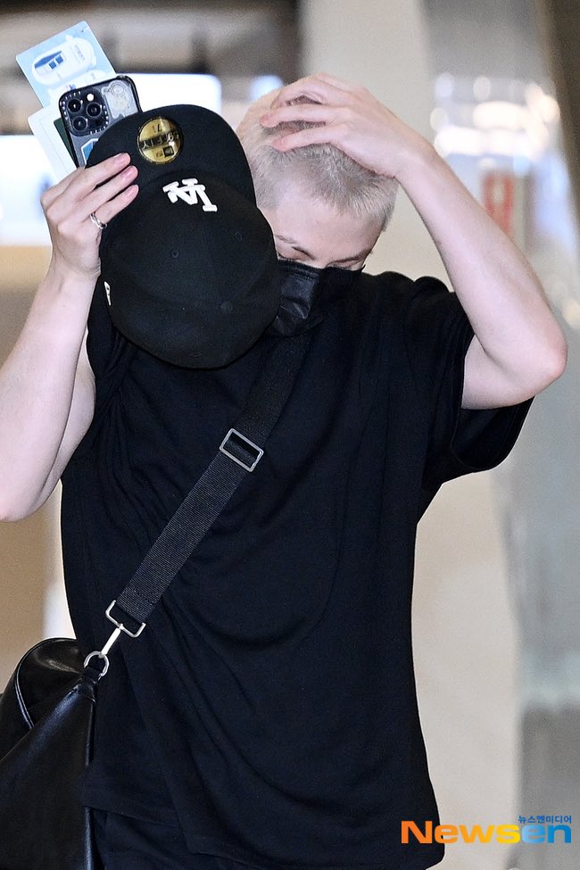 ⌜ PRESS ⌟ 250716
✦ WOOZI #우지 at GMP Airport bound to Tokyo, Japan. 🇯🇵

#ウジ #SEVENTEEN #세븐틴 #セブチ <a href="/pledis_17/">세븐틴(SEVENTEEN)</a>