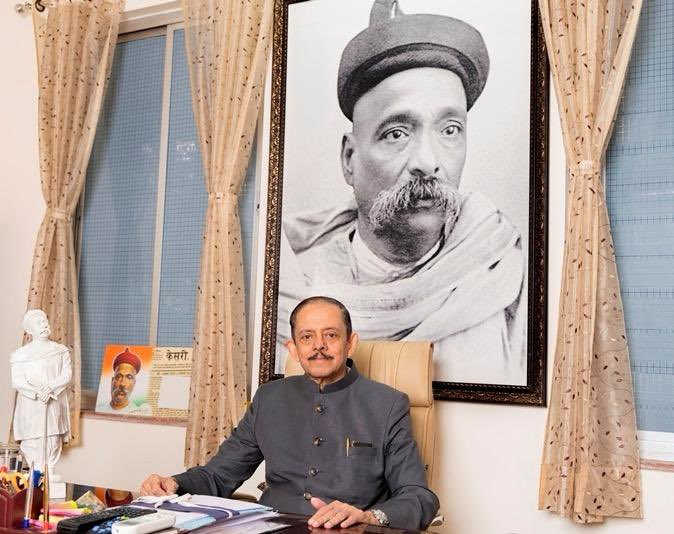 PawarSpeaks's tweet image. लोकमान्य टिळक यांचे पणतू आणि 'केसरी'चे विश्वस्त-संपादक डॉ. दीपक टिळक यांच्या निधनाचे दुःखद वृत्त अत्यंत वेदनादायक आहे.
डॉ. टिळक यांनी वडिलांकडून मिळालेला राजकारणाचा आणि आईकडून मिळालेला समाजकारणाचा वारसा अत्यंत जबाबदारीने आणि उल्लेखनीय कार्यातून नेहमीच जपला. शिक्षण, पत्रकारिता…