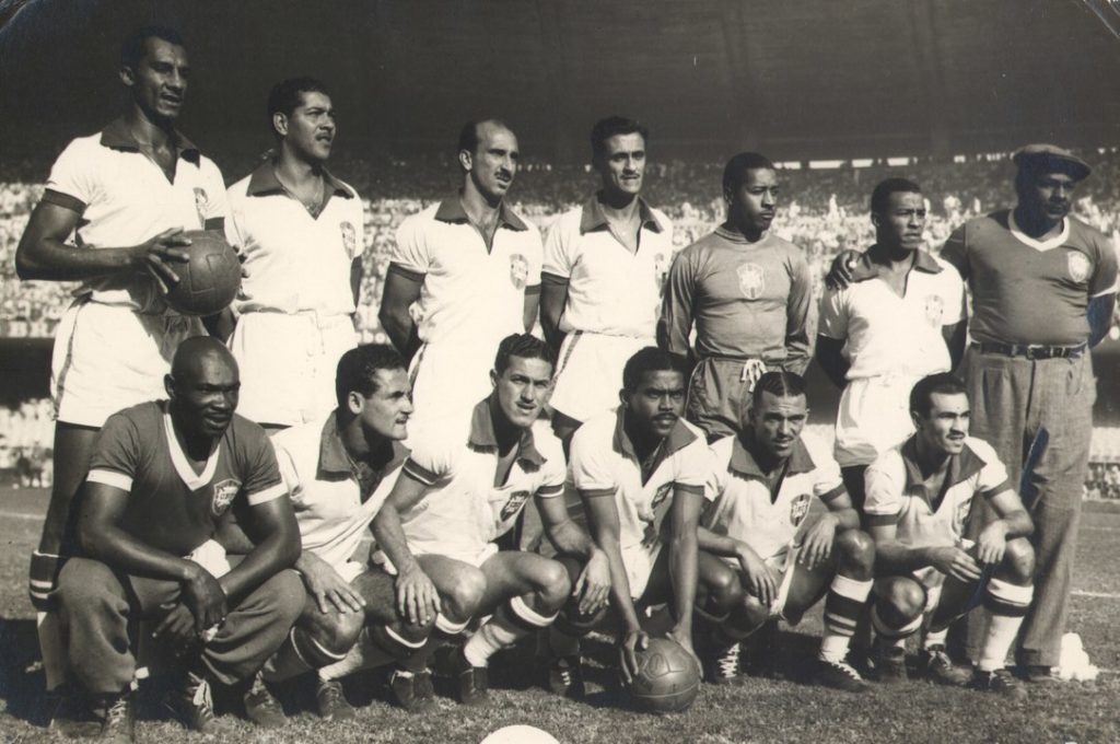 Het is vandaag precies 75 jaar geleden dat Brazilië zijn grootste voetbaltrauma beleefde in een wedstrijd tegen Uruguay. Op het WK in eigen land verloor het van Uruguay, dat zo wereldkampioen werd.

Mijn verhaal staat op sportgeschiedenis.nl/sporten/voetba…