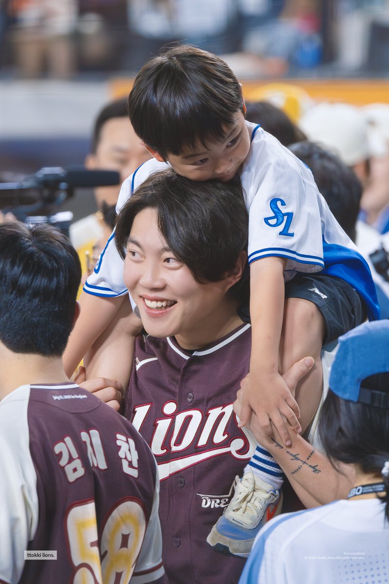 250711 올스타 프라이데이
#류지혁 #삼성라이온즈 

이든이 아빠 껌딱지💙