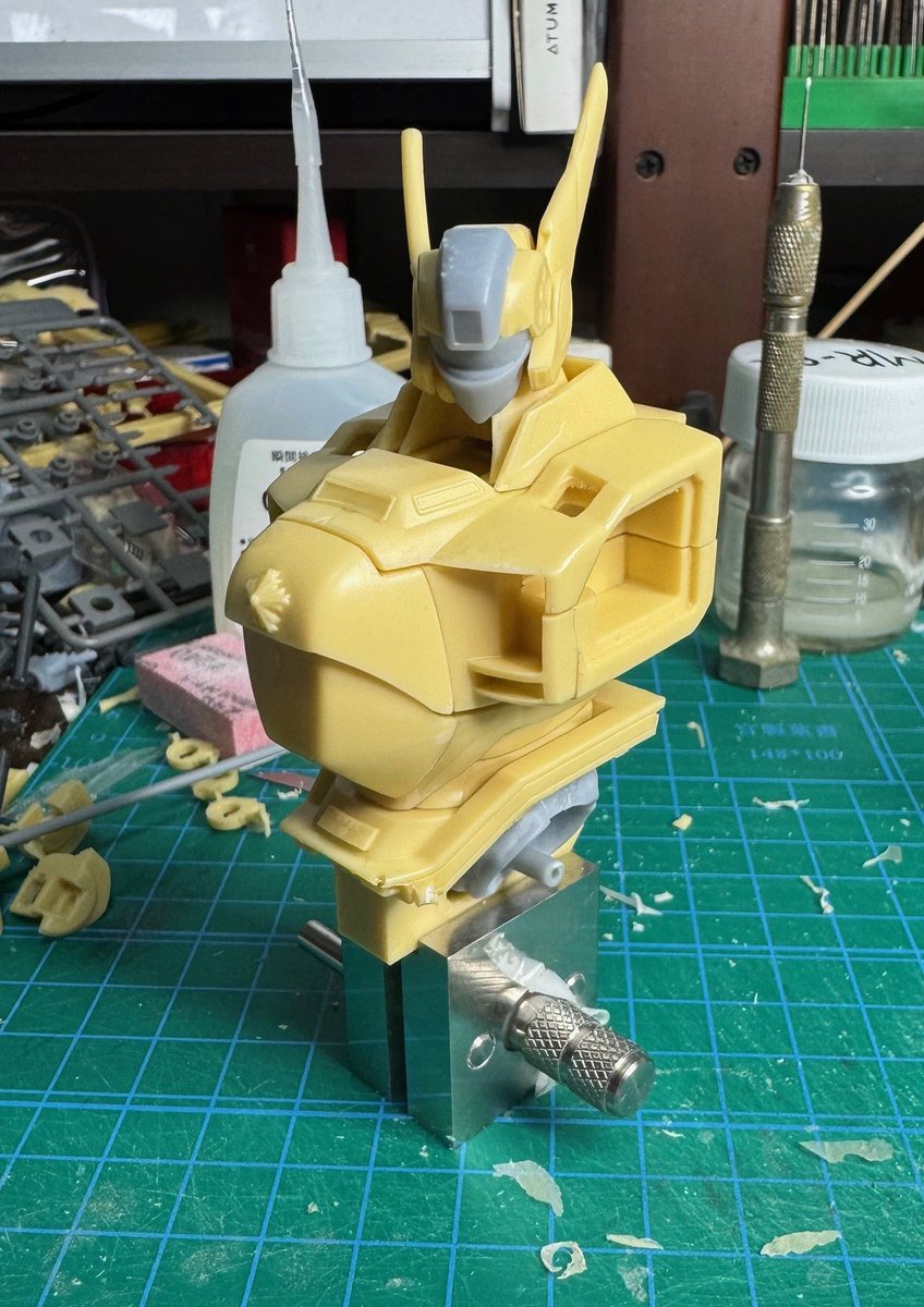 mokichiz's tweet image. 36周年か~。専門学校の時に学校帰り友達と見に行って、あまりの面白さに後日、別の友達と見に行ったと言う・・・
年齢考えたらおっさんを超えてじいさんじゃんww
劇場版じゃなくてコミック版だけど形状は
ほぼ同じなので。
#劇パト36周年
