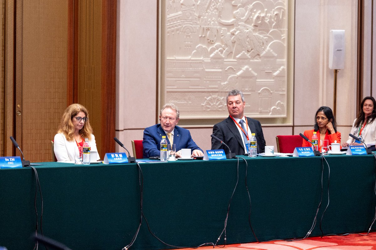 Big ideas need bold leadership. 💪

Dr Andrew Forrest joined the Prime Minister and Premier Li Qiang in Beijing for the Australia–China CEO Roundtable, where he advocated for the creation of a world-first green iron and steel supply corridor.

This initiative would drive