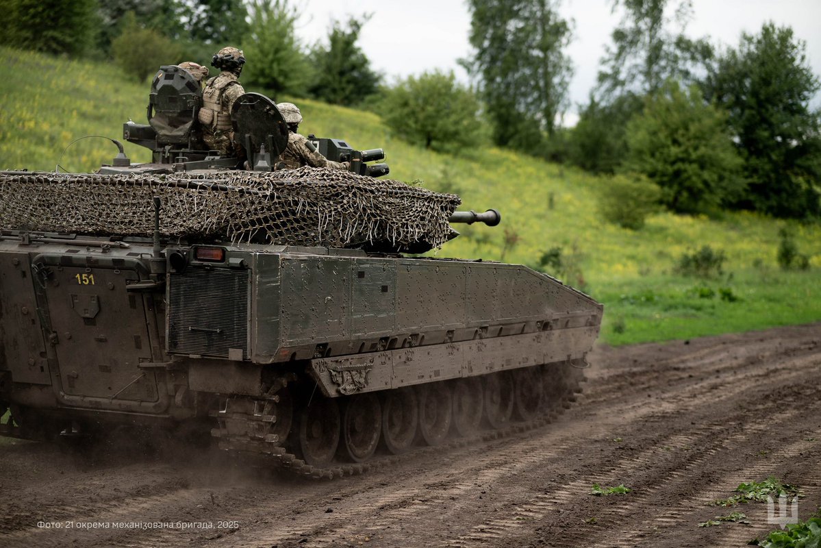 Militarylandnet's tweet image. CV-90 infantry vehicle of the Ukrainian 21st Mechanized Brigade. #UkrainianArmy