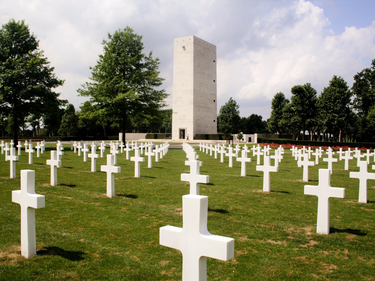 usabmc's tweet image. Our staff at Netherlands American Cemetery will offer tours through the cemetery and memorial every day this summer.
Ever wondered if you are on American soil when visiting the cemetery? Do you know what the names on the walls represent? Would you like to know the stories of the…
