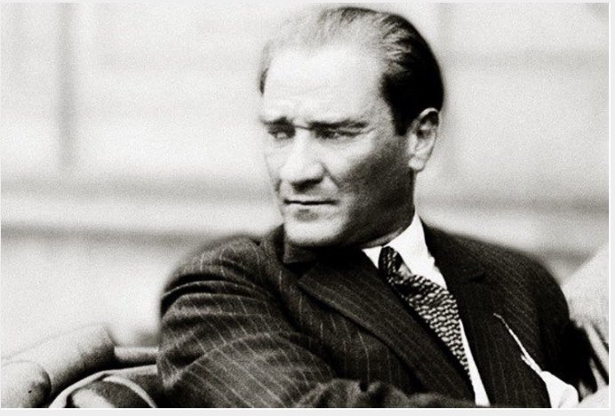 Mustafa Kemal Atatürk, çökmüş bir imparatorluktan modern, bağımsız ve laik bir Türkiye yarattı.
Bu mu rahatsız etti sizi.?
Osmanlı’nın küllerinden ulus-devleti doğurdu, çağdaş reformlarla milletimizi geleceğe taşıdı.
Egemenliği Milletin kendisine verip, padişahlara kul değil,
