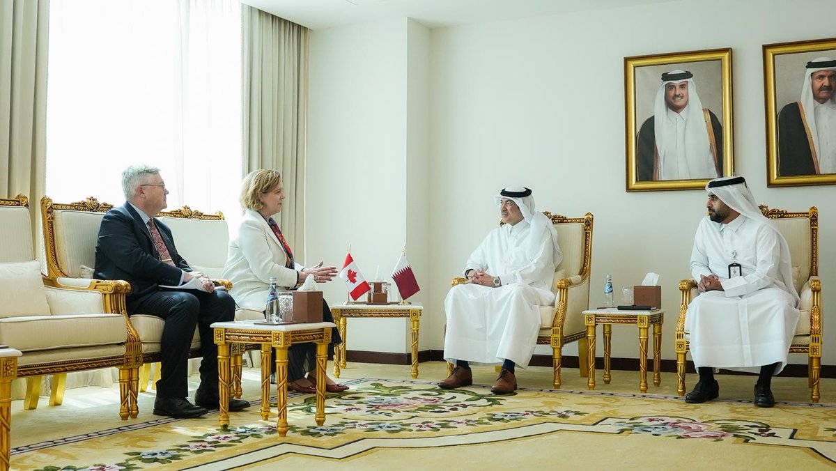CanEmbQatar's tweet image. Great meeting yesterday between Ambassador @IsaboMartin and HE Dr. Ahmad Al-Sayed, Minister of State for Foreign Trade Affairs to discuss strengthening Canada-Qatar trade relations and future opportunities. 🇨🇦🤝🇶🇦