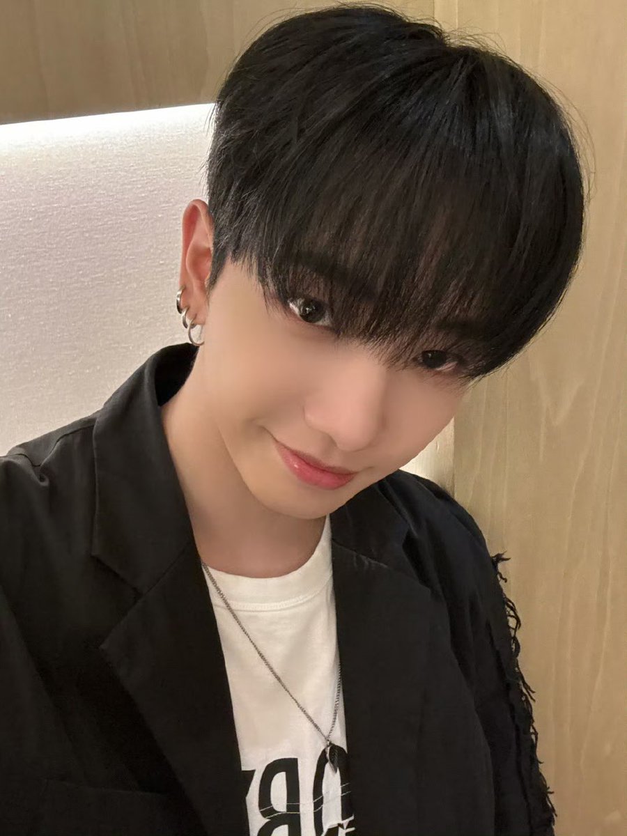 boynextdoorina's tweet photo. [WEIBO] 250716 — #JAEHYUN

𝗕𝗢𝗬𝗡𝗘𝗫𝗧𝗗𝗢𝗢𝗥'𝘀 𝗦𝗛𝗔𝗡𝗚𝗛𝗔𝗜 𝗗𝗜𝗔𝗥𝗬
🤳💌 by : JAEHYUN 

#BOYNEXTDOOR #보이넥스트도어 https://t.co/2K1d23XzNz