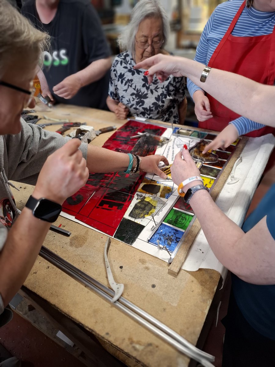 rdwglass's tweet image. For the past 7 months we have been working with Easterhouse residents to create a #stainedglass window and publication. Drawing on our previous research and community work, we held a series of writing and glass workshops celebrating the stories and struggles of Easterhouse.