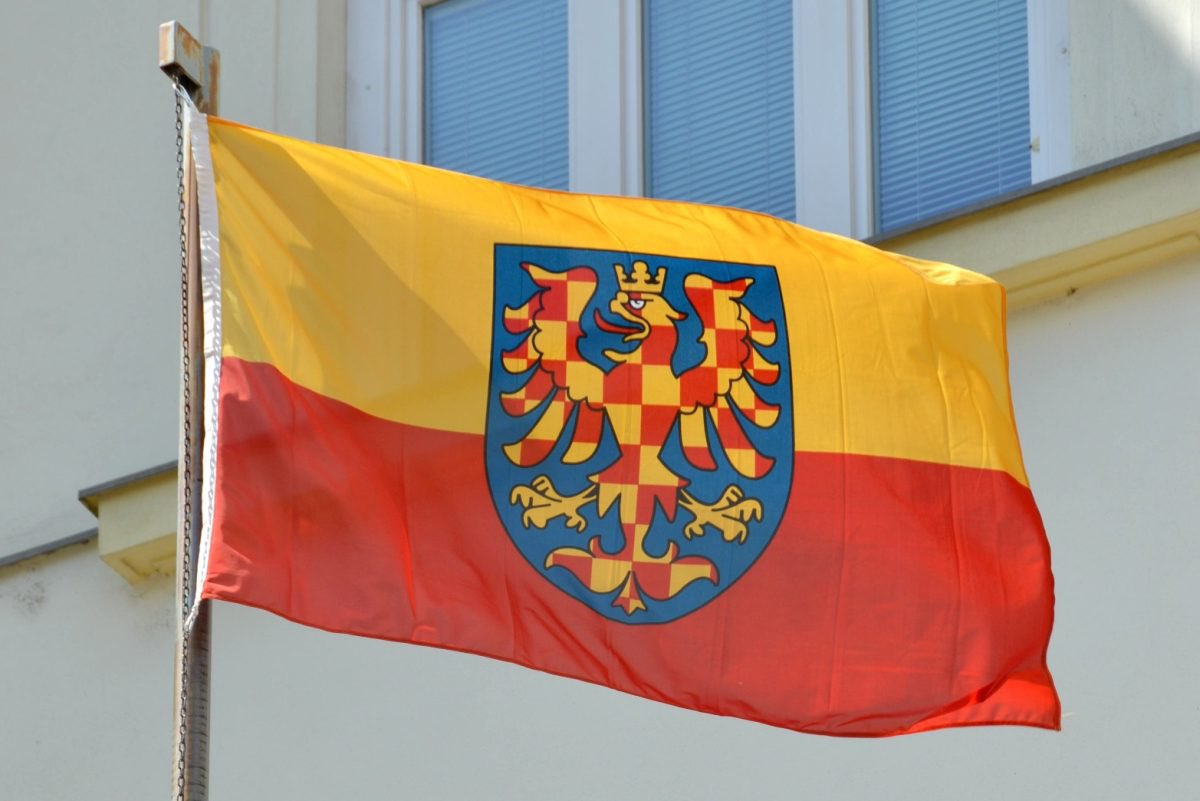 Regionální geograf dr. Petr Marek z <a href="/MUNI_FSS_DIRES/">Katedra MVES/Dept. of IR & European Studies FSS MU</a> vystoupil jako jeden z řečníků v dokumentu <a href="/CRozhlas/">Český rozhlas</a> o moravské identitě. Dokument byl uveřejněn v souvislosti s tradičním vyvěšováním moravských vlajek na Den slovanských věrozvěstů Cyrila a Metoděje.
🔗 brno.rozhlas.cz/moravanstvi-pr…