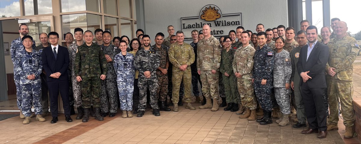 SpaceCommandAU's tweet image. Space Command’s Joint Commercial Operations hosted Major General Keener from US Space Command this morning at Talisman Sabre 25, to discuss workforce development, joint operations and international partnerships.
