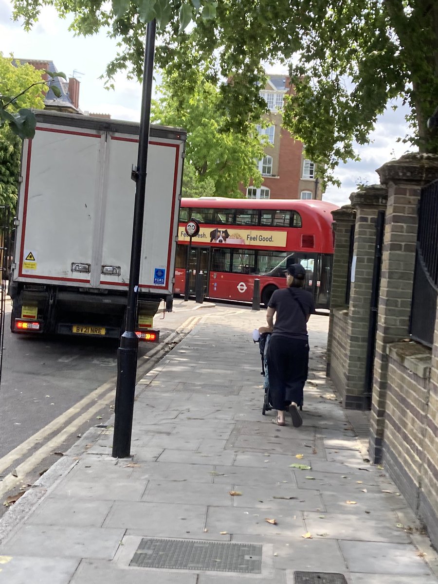 indieHackney's tweet image. Is this is what good city planning looks like? @guynicholson_ @mayorofhackney @MayorofLondon @SarahWoodberryD @ZoeGarbett @carolewilliams @VincentStops @hackneycitizen @hackneycouncil @OnLondon @standardnews @madeinbolivia @cristo_radio