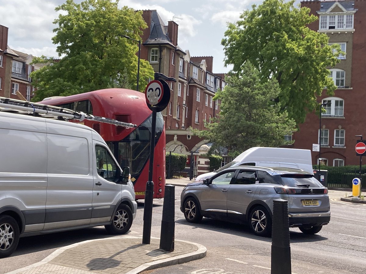 indieHackney's tweet image. Is this is what good city planning looks like? @guynicholson_ @mayorofhackney @MayorofLondon @SarahWoodberryD @ZoeGarbett @carolewilliams @VincentStops @hackneycitizen @hackneycouncil @OnLondon @standardnews @madeinbolivia @cristo_radio