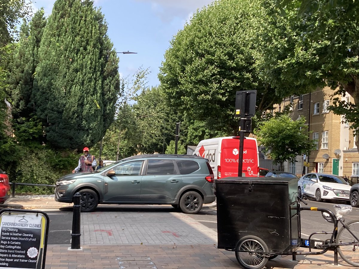 indieHackney's tweet image. Is this is what good city planning looks like? @guynicholson_ @mayorofhackney @MayorofLondon @SarahWoodberryD @ZoeGarbett @carolewilliams @VincentStops @hackneycitizen @hackneycouncil @OnLondon @standardnews @madeinbolivia @cristo_radio