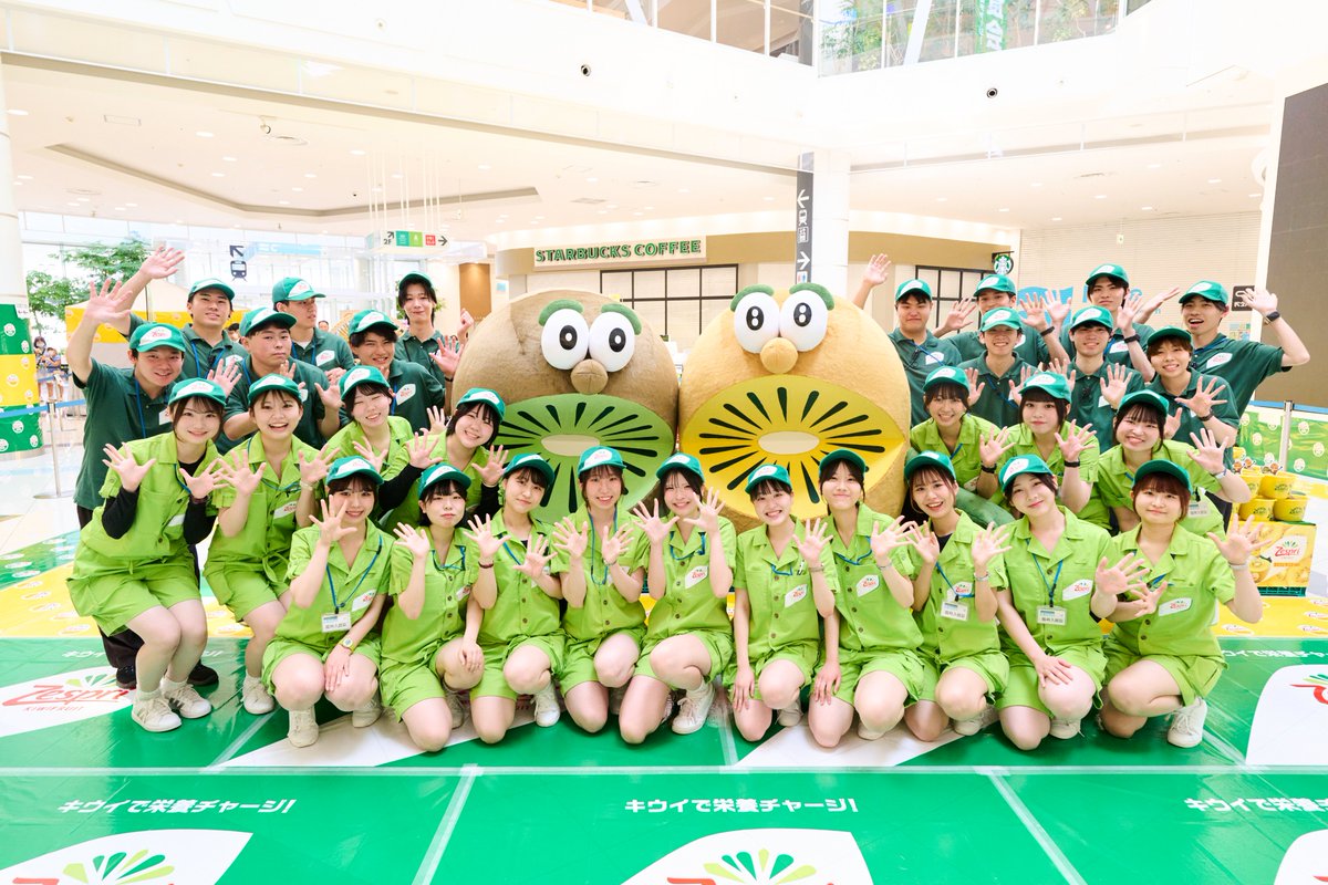 zespri_jp's tweet image. 家族みんなでキウイを食べて、
栄養バランスを楽しく手軽に整えよう🥝✨
今週末の3連休、八戸のみんなに会いにいくよ✨
オレたちといっしょに記念写真はどう?📸
📅日程 7/19(土)~21(月・祝)
⏰️10:00-19:00
※7/21のみ18:00まで
📍場所 イオンスタイル八戸沼館
ガラポンで素敵な景品もあるよ🎁
