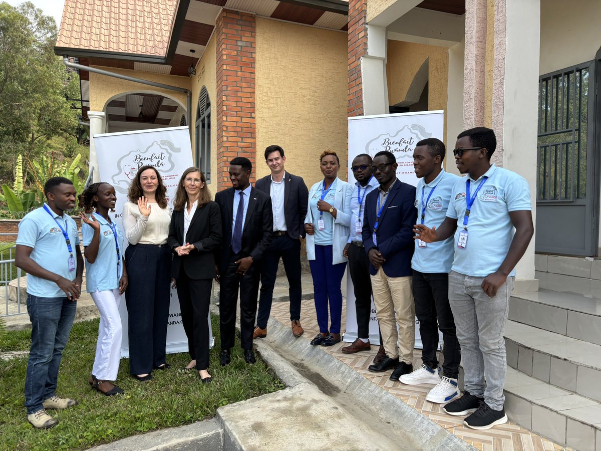 Also <a href="/KarongiDistr/">Karongi District</a> the German Ambassador met with @bienfaitrwanda.

She learnt about their support for kids and youth with disabilities 🩼through mobile teams of multidisciplinary practitioners ⛑️. 

Together with <a href="/1000huegel/">1000 Hügel e.V.</a> from 🇩🇪 they show their crucial role in #LNOB.