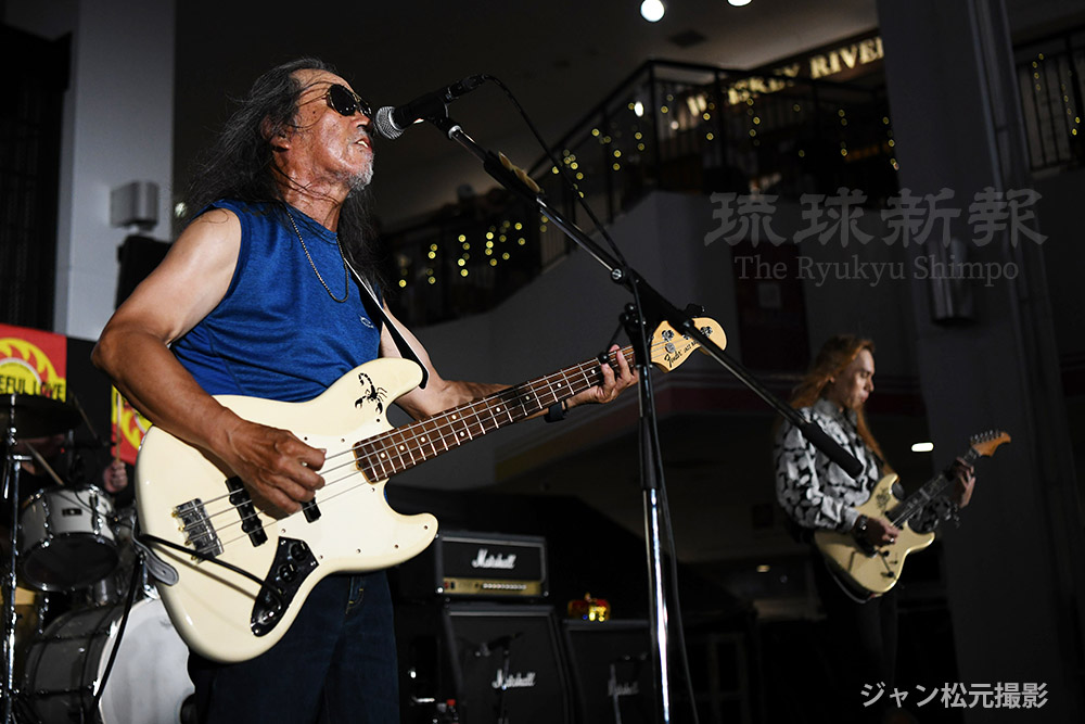 ryukyushimpo_ph's tweet image. 音楽の街コザ、熱く #ピースフルラブ・ロックフェスティバル 2025
ryukyushimpo.jp/news/entertain…
コザロックの祭典「第40回 #ピースフルラブ・ロックフェスティバル2025」が12日、沖縄市の #コザ・ミュージックタウン 音楽広場でありました。音楽広場とガジュマル前で10組が熱い演奏を繰り広げました。