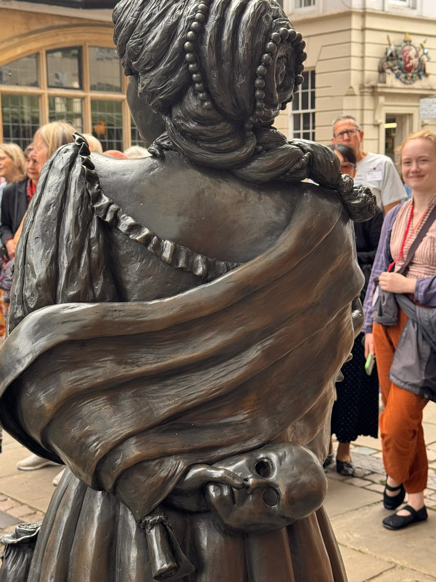 lucindahawksley's tweet image. I loved this new statue of writer Aphra Behn unveiled earlier this year in Canterbury. “All women together ought to let flowers fall upon the tomb of Aphra Behn, for it was she who earned them the right to speak their minds.” Virginia Woolf, ‘A Room of One’s Own’.