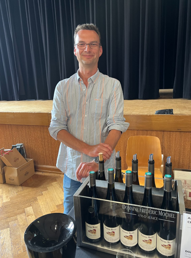 Ready to taste !

#fredericmochel #tasting #traenheim #alsacegrandcru #altenbergdebergbieten #organic #drinkalsace #alsacerocks

(Photo : Panos Kakaviatos)