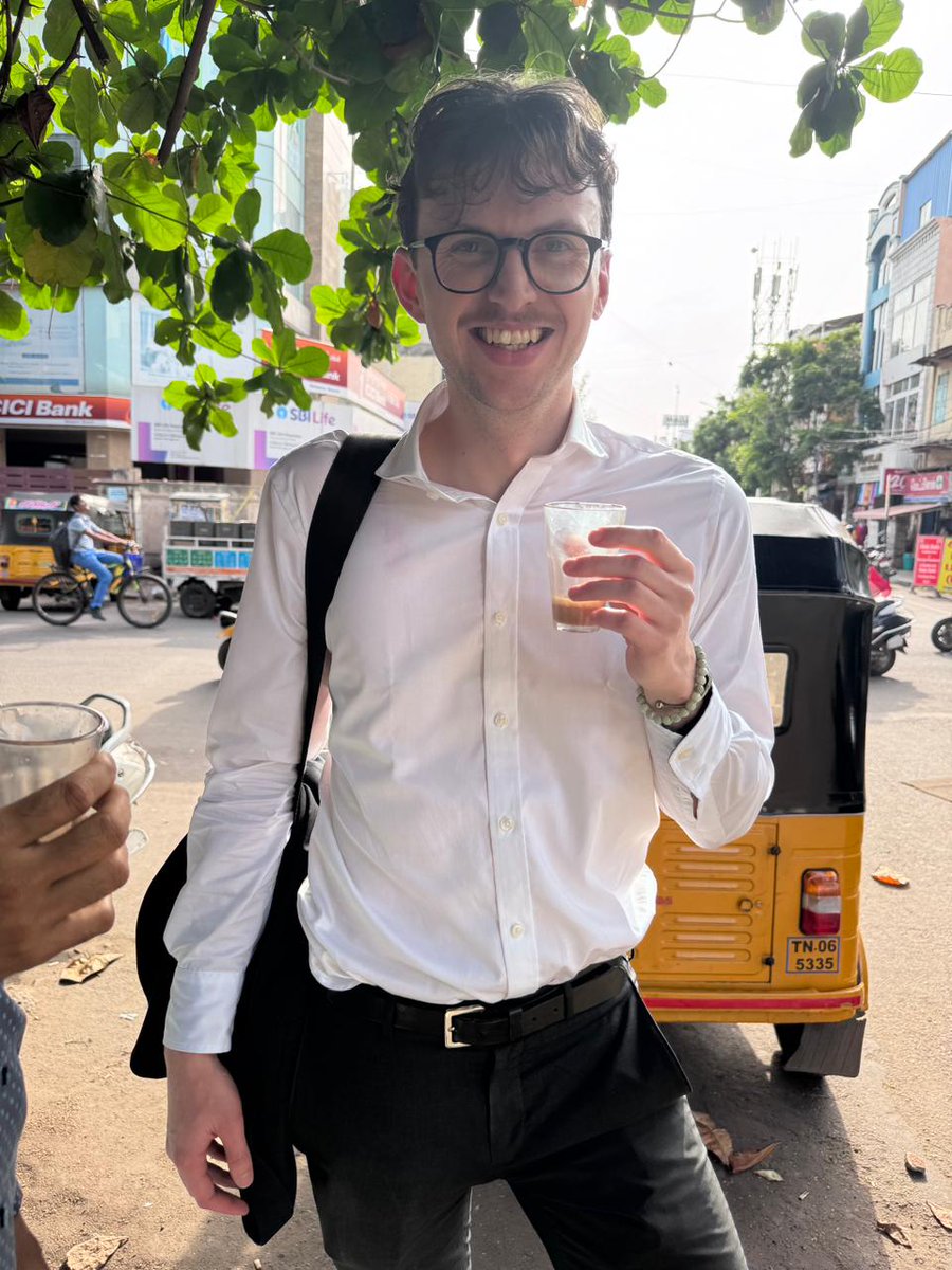AusCGChennai's tweet photo. Introduced our new Vice Consul Calvin to #Chennai's 'டீ கடை' culture and also taught him to say "மாஸ்டர், அண்ணனுக்கு ஒரு டீ..." ☕ https://t.co/9WkKHrYVPD