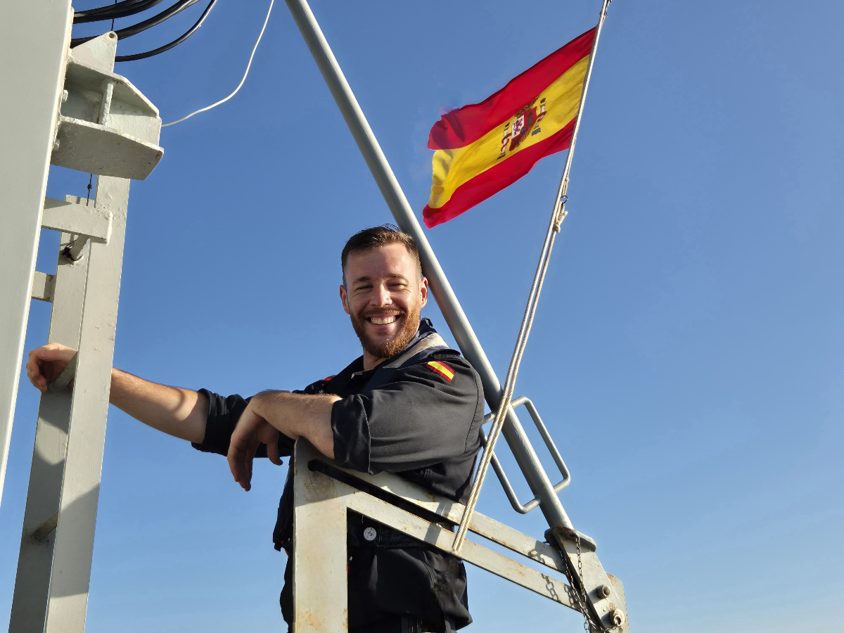 Hoy es nuestra fiesta. El día de todos los marinos y #amigos de la #mar, nuestra patrona. #BuenosDías y #feliz día del Carmen.
#SomosLaArmada🇪🇸⚓